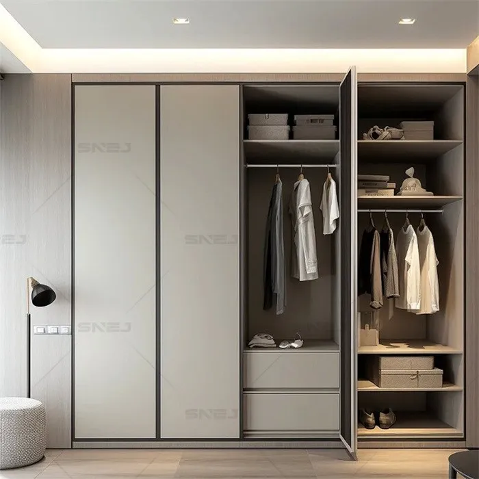 ตู้เสื้อผ้าเปิดเสื้อผ้า